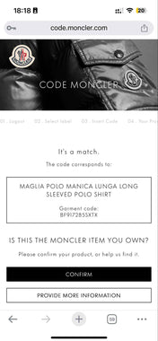 Moncler kódellenőrző oldal fekete fényes dzsekivel, Moncler logóval, termékinformációval.