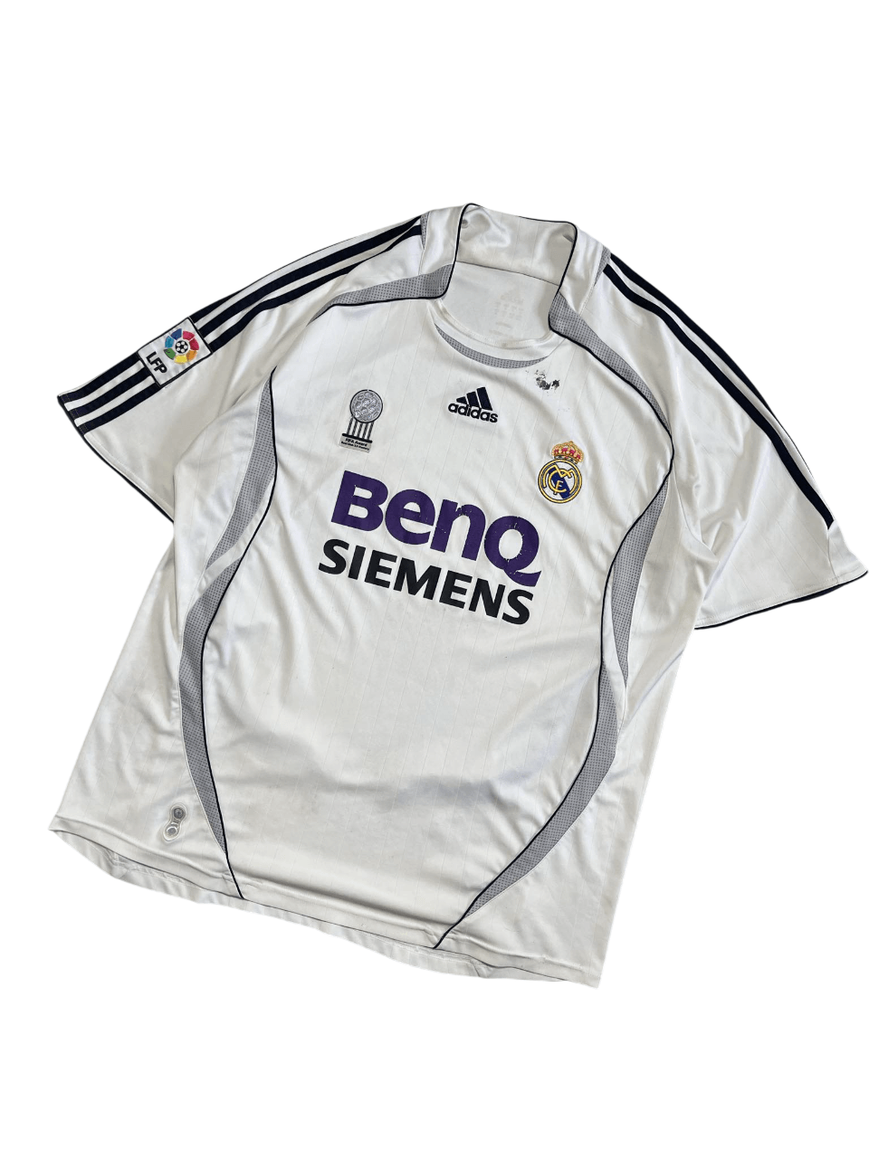 Fehér Adidas vintage Real Madrid focimez Benq Siemens logóval és La Liga felvarróval.