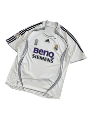 Fehér Adidas vintage Real Madrid focimez Benq Siemens logóval és La Liga felvarróval.