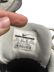 Nike sneaker belső címke, méret 43, vintage streetwear cipő információk közeli kép