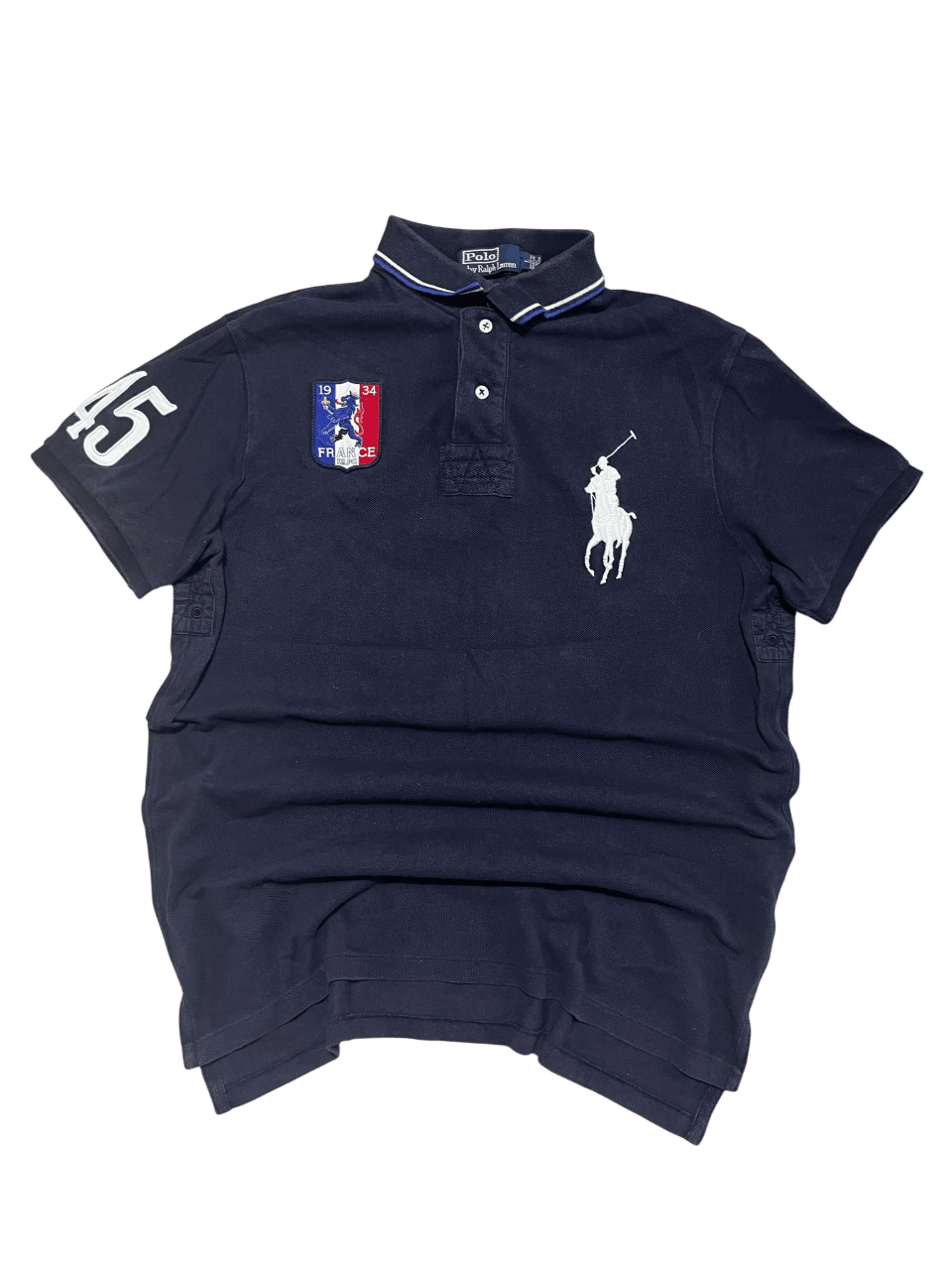 Sötétkék vintage polo póló, hímzett lovaspóló logóval, Franciaország felirattal, 45-ös számmal az ujján.