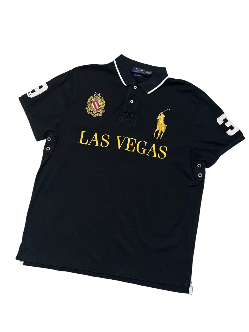 Fekete vintage Polo Ralph Lauren galléros póló, sárga Las Vegas felirattal és hímzett logóval.
