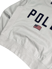Fehér vintage streetwear pulóver sötétkék POLÓ felirattal és amerikai zászló hímzéssel.