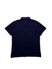 Sötétkék rövid ujjú pamut galléros póló, vintage streetwear stílusban, hátulnézet