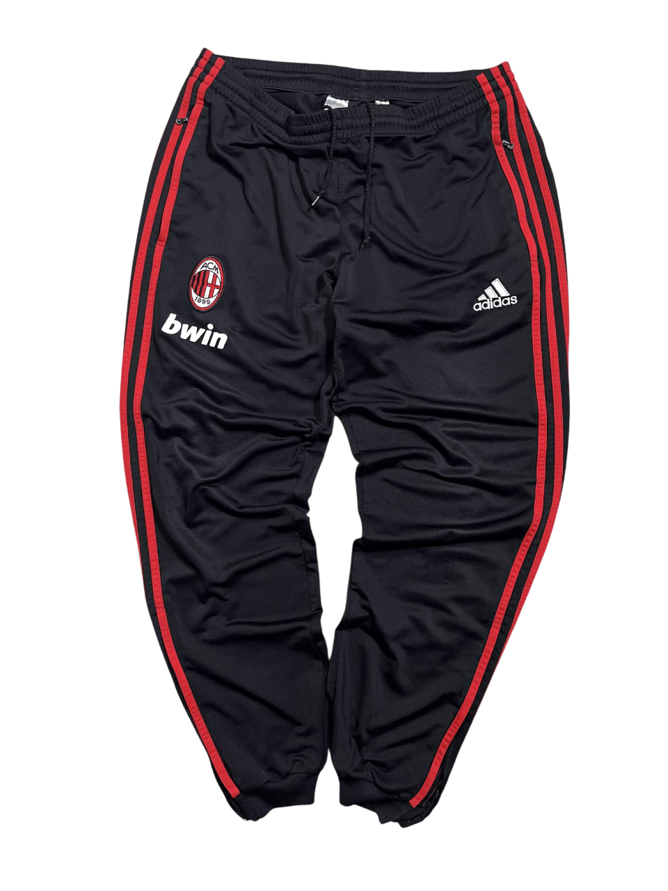 Fekete vintage Adidas melegítőnadrág piros csíkkal, AC Milan logóval