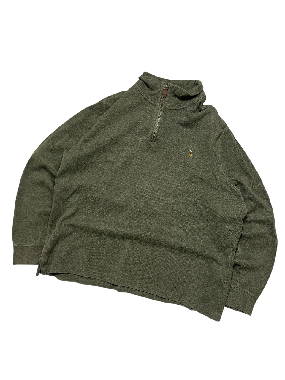 Sötétzöld vintage streetwear pulóver, félcipzáros gallérral és hímzett logóval.