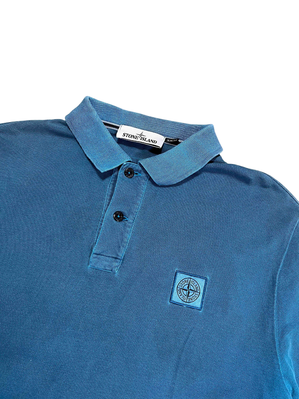 Kék Stone Island galléros póló hímzett logóval, vintage streetwear stílus