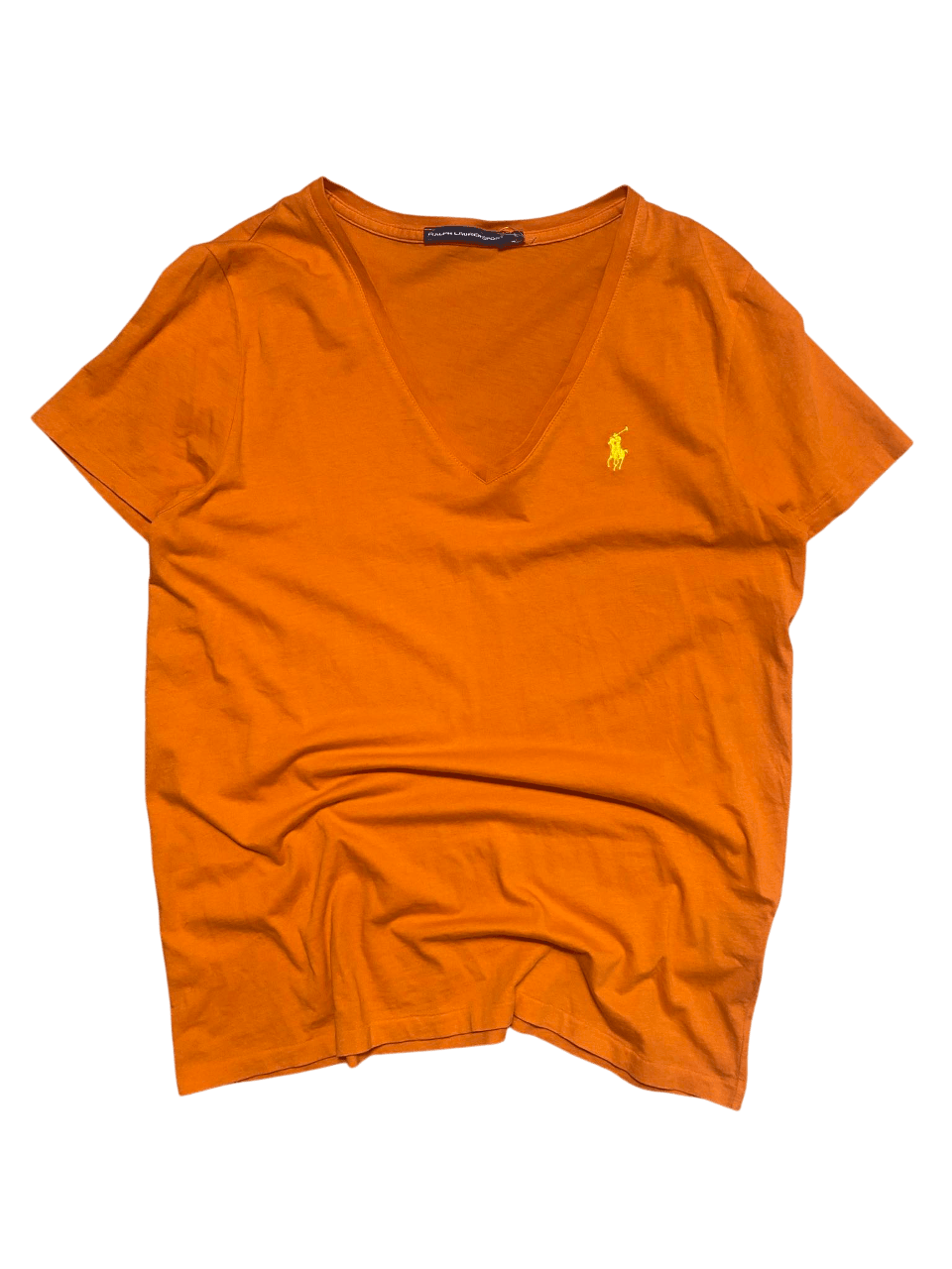 Narancssárga vintage V-nyakú póló sárga hímzett logóval, rövid ujjú streetwear stílus