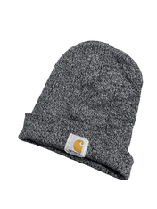 Szürke Carhartt kötött streetwear sapka hajtott peremmel, fekete háttéren.