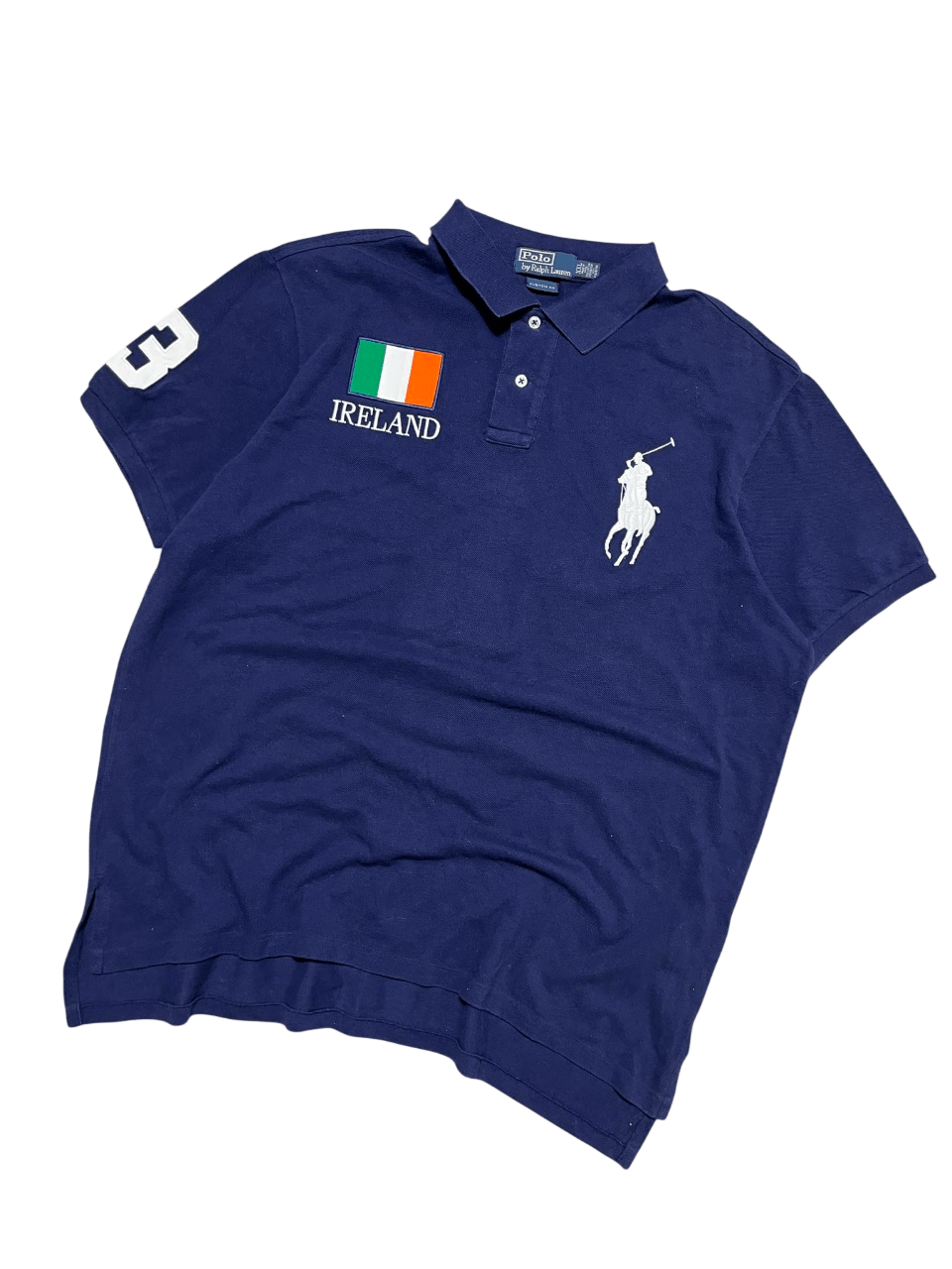 Sötétkék vintage Ralph Lauren póló, Ireland felirattal és ír zászlóval, férfi streetwear