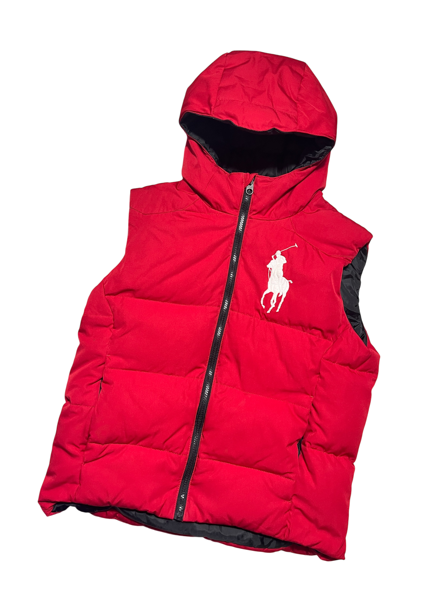 Piros kapucnis, ujjatlan steppelt streetwear mellény nagy fehér logóval az elején