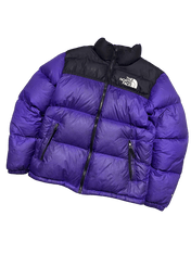 Lila-fekete The North Face pufi dzseki, cipzárral és elülső zsebekkel, streetwear stílus