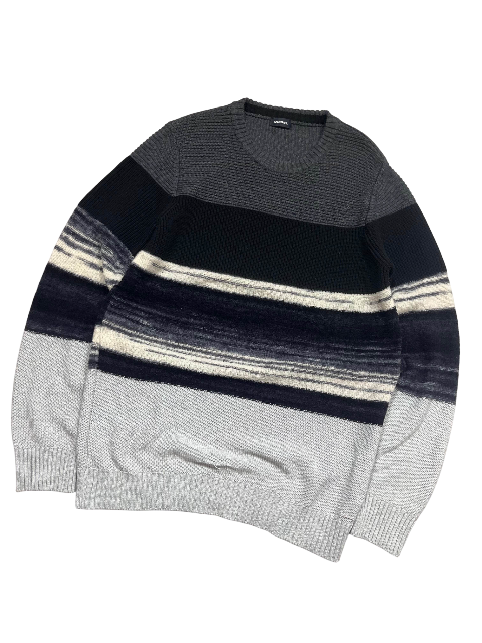 Férfi vintage Diesel pulóver, fekete-szürke árnyalatú csíkozott design, streetwear stílus