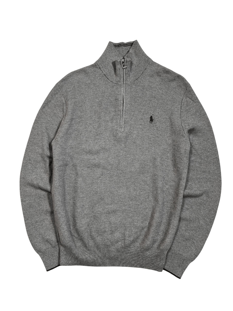 Szürke félcipzáras vintage pulóver, zöld hímzett emblémával, streetwear stílusban.