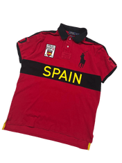 Piros vintage Polo Ralph Lauren galléros póló, Spain felirattal és logókkal, streetwear stílusban