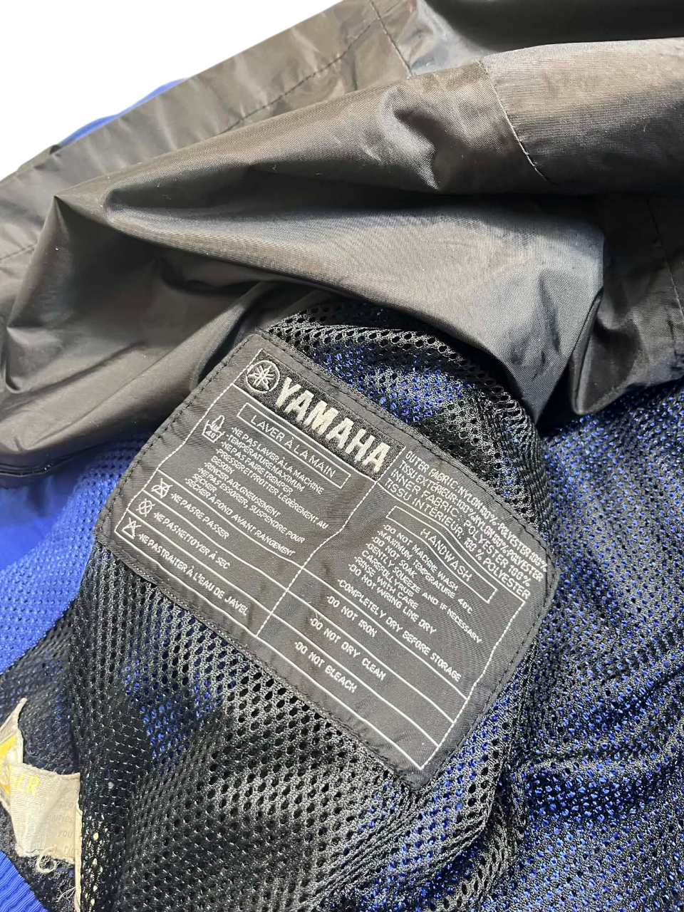Yamaha vintage streetwear dzseki fekete hálós béléssel és márkacímkével