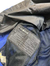 Yamaha vintage streetwear dzseki fekete hálós béléssel és márkacímkével
