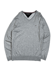 Szürke, V-nyakú, hosszú ujjú streetwear pulóver diszkrét kis logóval, vintage stílus