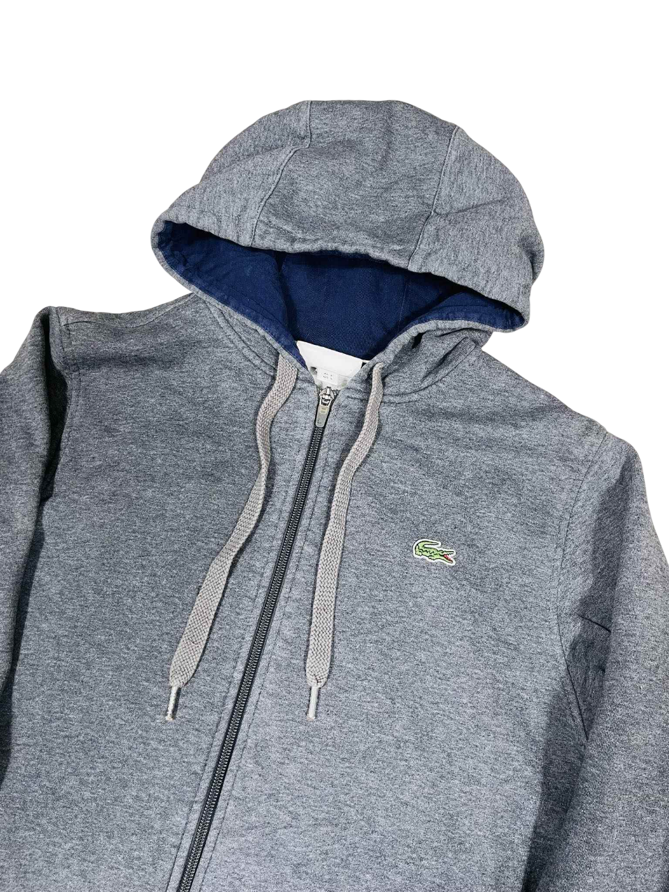 Szürke cipzáras kapucnis pulóver Lacoste logóval, streetwear stílus