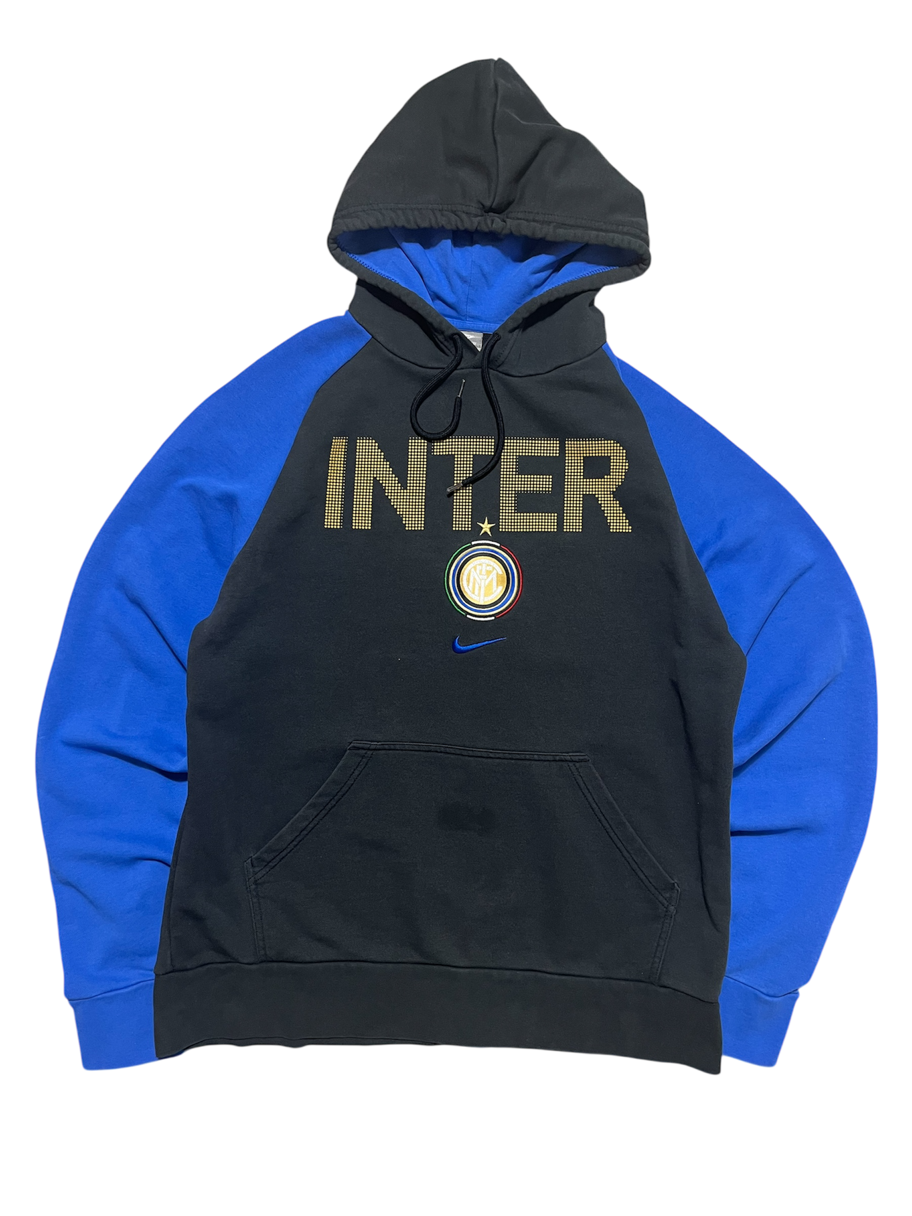 Fekete és kék Inter logós kapucnis pulóver, vintage streetwear stílus, elöl zsebbel.