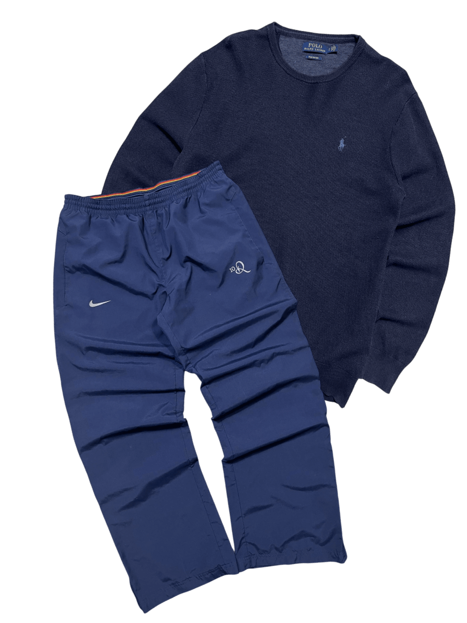 Sötétkék Polo Ralph Lauren pulóver és Nike sportnadrág vintage streetwear stílusban