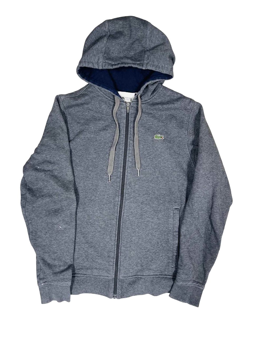 Szürke cipzáras kapucnis streetwear pulóver, mellkasán hímzett logóval.