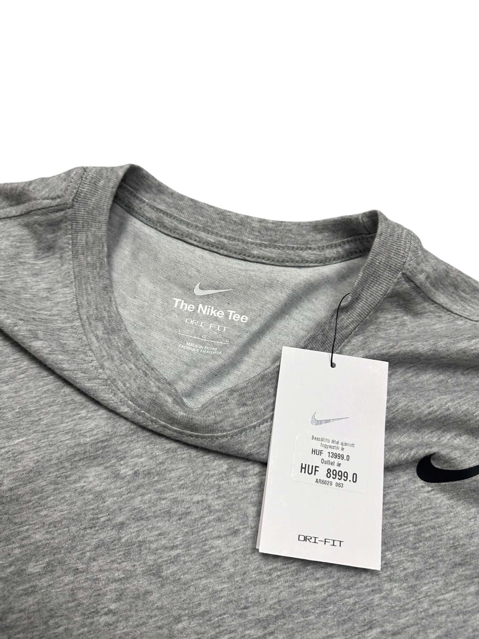 *NEW* Nike T-Shirt (L)