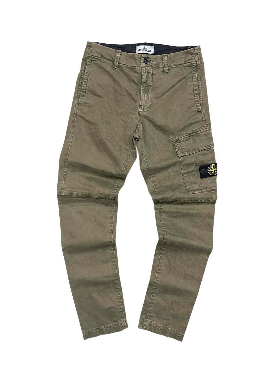 Stone Island khaki cargo nadrág, vintage streetwear stílus, oldalzseb emblemával