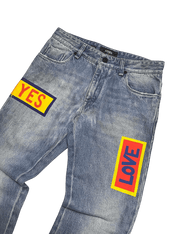 Vintage stílusú Fendi farmer, színes YES és LOVE feliratos patch-ekkel, streetwear divat
