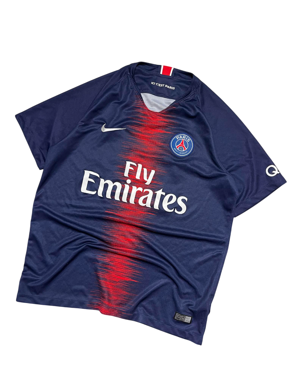 Sötétkék PSG focimez piros mintával, Nike logóval és Fly Emirates felirattal