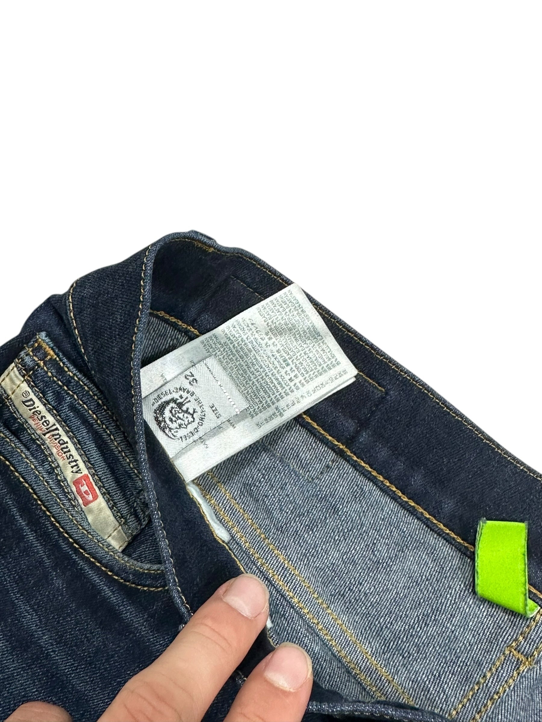 Candy Streetwear sötétkék Diesel D-Luster slim farmernadrág belső címkével és márkafelirattal