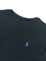 Candy Streetwear fekete Ralph Lauren Sport hosszú ujjú felső lila hímzett logóval és kerek nyakkivágással.