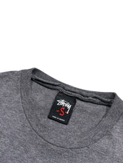Candy Streetwear sötétszürke melírozott Stüssy póló nyakcímkével és méretjelzéssel