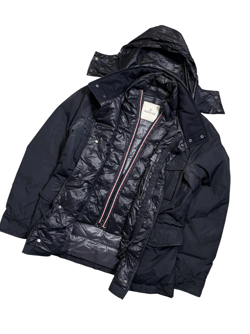 Fekete Moncler férfi steppelt kabát, levehető kapucnival, vintage streetwear stílus