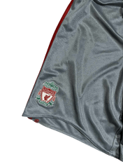 Ezüst színű vintage Liverpool focirövidnadrág hímzett címerrel, streetwear stílus