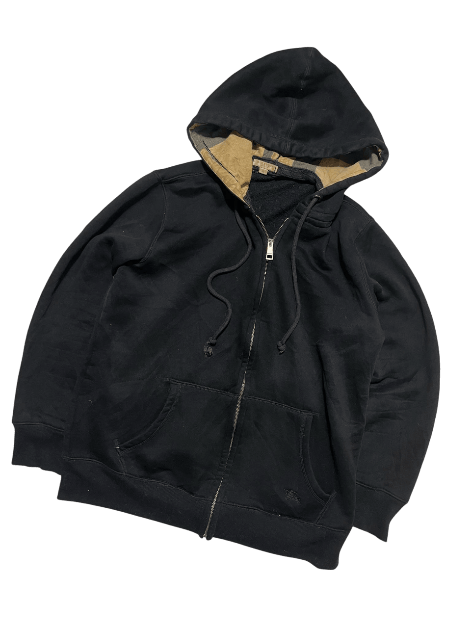 Fekete vintage zipzáros kapucnis pulóver, streetwear stílus, elülső zsebekkel