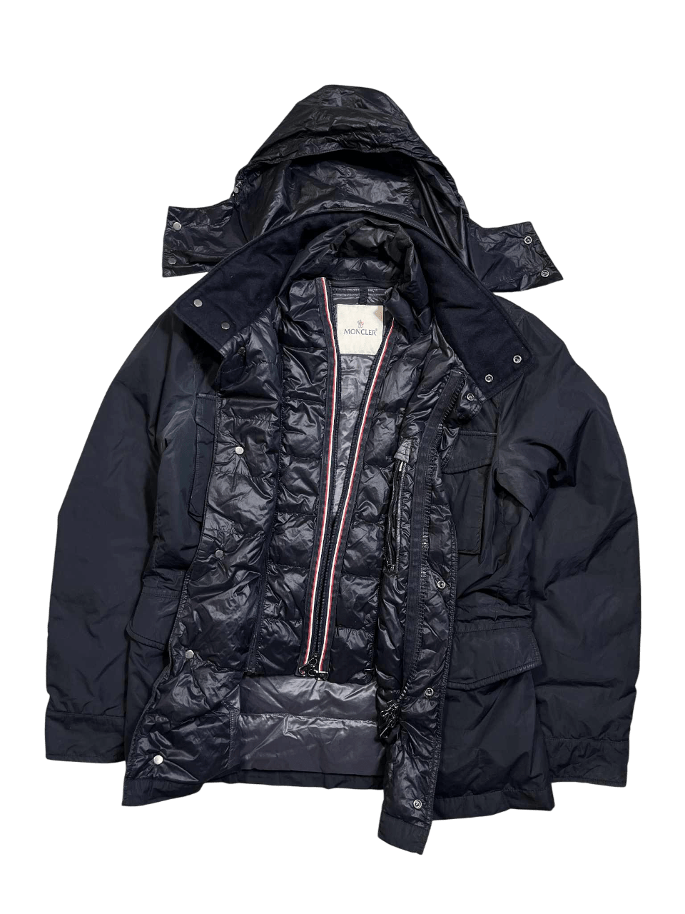 Fekete Moncler férfi kabát, steppelt béléssel, kapucnival, streetwear stílus