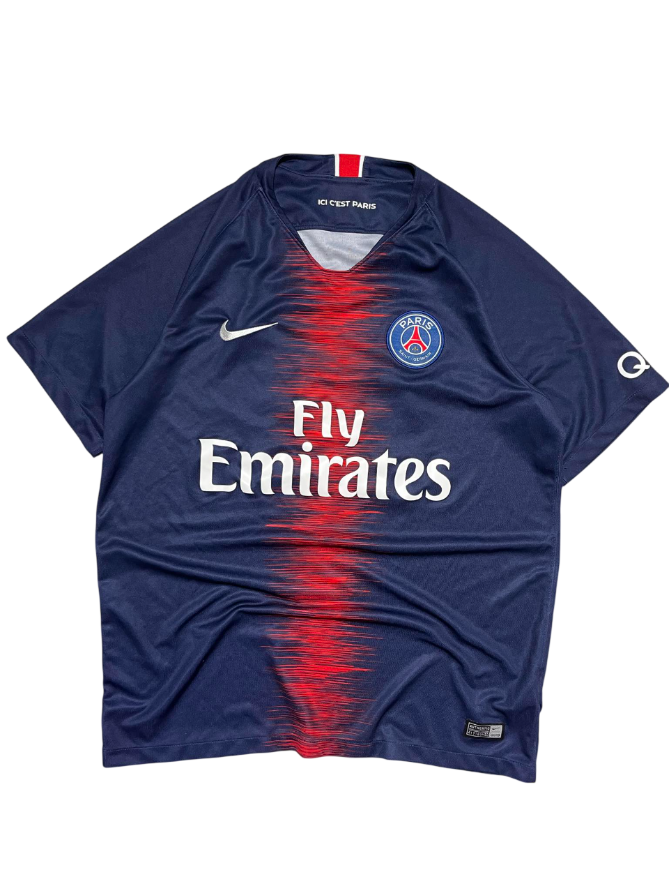 PSG sötétkék futball mez piros mintával, Nike logóval és Fly Emirates felirattal