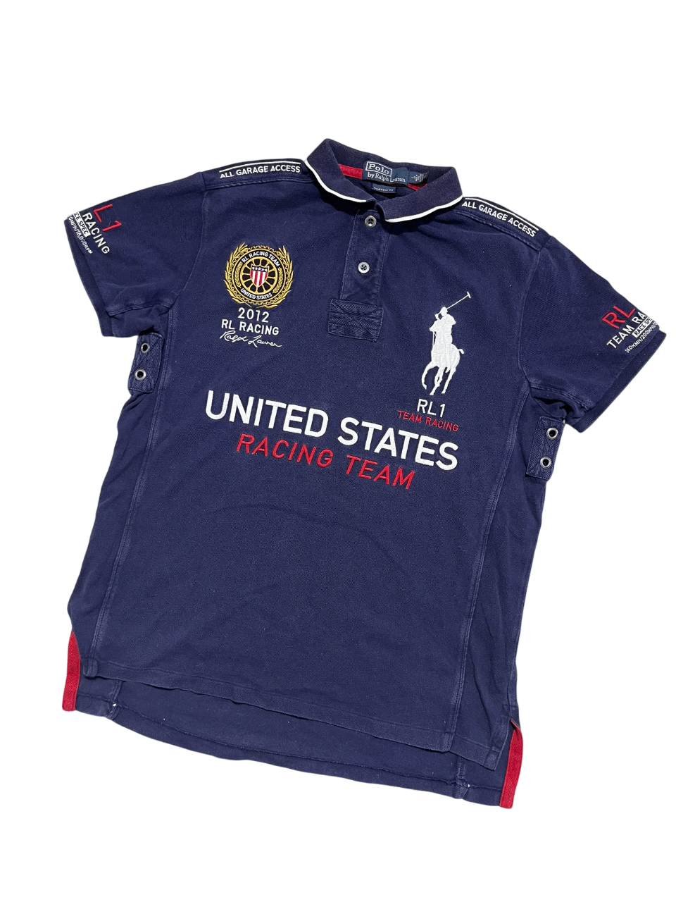 Sötétkék vintage Ralph Lauren póló, United States Racing Team felirattal, hímzett logókkal.
